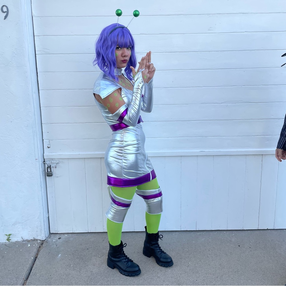 Woman’s Costume alien Martian girl space explorer with wig